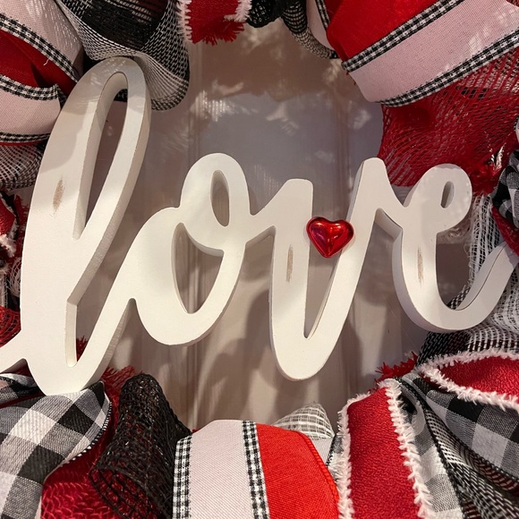 Valentine’s Day “LOVE” wreath - Valentine’s Day Decor. Valentines Day - Picture 4 of 7